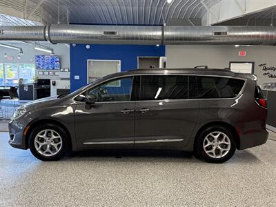 2017 Chrysler Pacifica Touring-L - Photo 4 - Grand Rapids, MI 49504