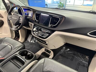 2017 Chrysler Pacifica Touring-L - Photo 15 - Grand Rapids, MI 49504