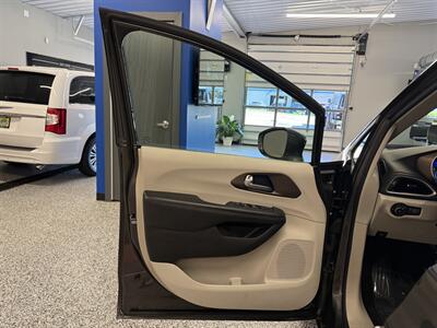 2017 Chrysler Pacifica Touring-L - Photo 41 - Grand Rapids, MI 49504