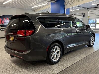 2017 Chrysler Pacifica Touring-L - Photo 8 - Grand Rapids, MI 49504