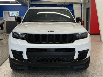2022 Jeep Grand Cherokee L Laredo   - Photo 2 - Grand Rapids, MI 49504