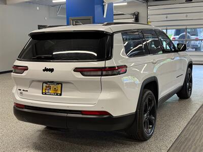 2022 Jeep Grand Cherokee L Laredo   - Photo 7 - Grand Rapids, MI 49504