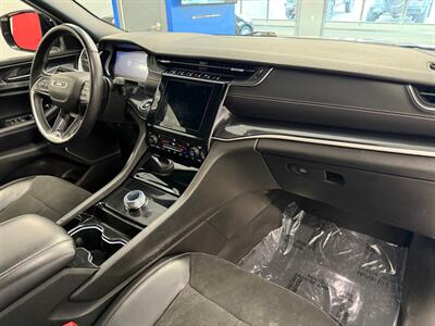 2022 Jeep Grand Cherokee L Laredo   - Photo 10 - Grand Rapids, MI 49504