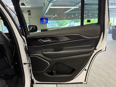 2022 Jeep Grand Cherokee L Laredo   - Photo 13 - Grand Rapids, MI 49504