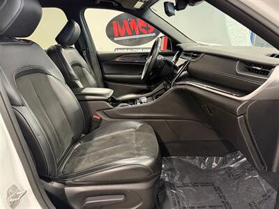 2022 Jeep Grand Cherokee L Laredo   - Photo 11 - Grand Rapids, MI 49504