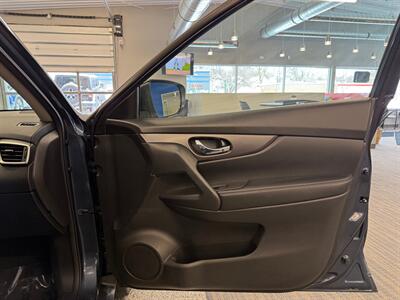 2016 Nissan Rogue SV - Photo 12 - Grand Rapids, MI 49504