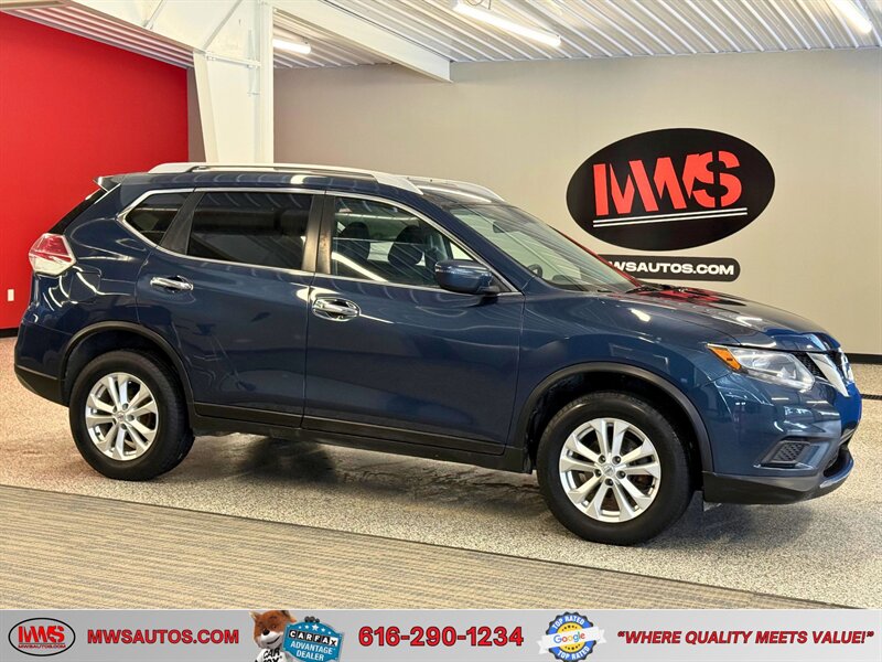 2016 Nissan Rogue SV   - Photo 1 - Grand Rapids, MI 49504