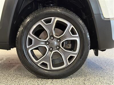 2015 Jeep Renegade Limited - Photo 9 - Grand Rapids, MI 49504