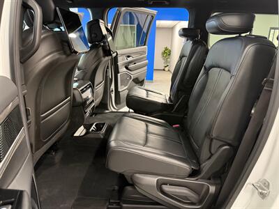 2022 Jeep Wagoneer Series III   - Photo 14 - Grand Rapids, MI 49504