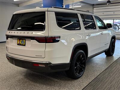 2022 Jeep Wagoneer Series III   - Photo 10 - Grand Rapids, MI 49504