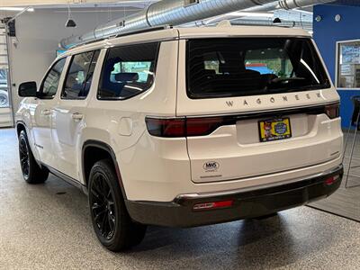 2022 Jeep Wagoneer Series III   - Photo 7 - Grand Rapids, MI 49504