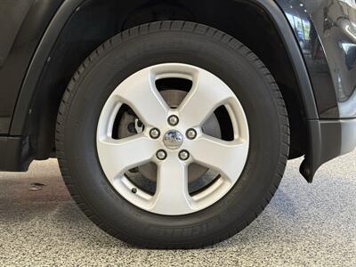 2013 Jeep Grand Cherokee Laredo - Photo 11 - Grand Rapids, MI 49504