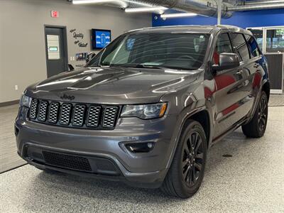 2017 Jeep Grand Cherokee Laredo   - Photo 3 - Grand Rapids, MI 49504