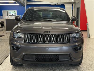 2017 Jeep Grand Cherokee Laredo   - Photo 2 - Grand Rapids, MI 49504