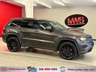 2017 Jeep Grand Cherokee Laredo   - Photo 1 - Grand Rapids, MI 49504