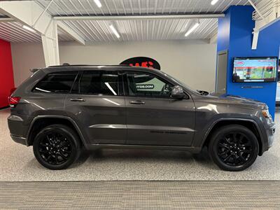 2017 Jeep Grand Cherokee Laredo   - Photo 8 - Grand Rapids, MI 49504