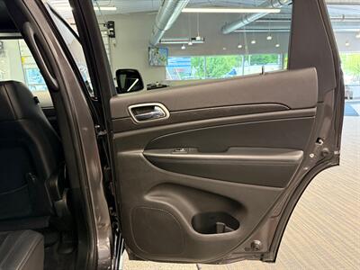 2017 Jeep Grand Cherokee Laredo   - Photo 13 - Grand Rapids, MI 49504