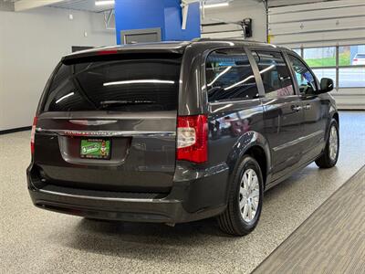 2015 Chrysler Town and Country Touring   - Photo 7 - Grand Rapids, MI 49504