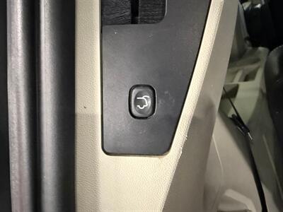 2015 Chrysler Town and Country Touring   - Photo 17 - Grand Rapids, MI 49504