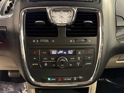 2015 Chrysler Town and Country Touring   - Photo 21 - Grand Rapids, MI 49504