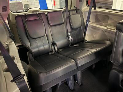 2015 Chrysler Town and Country Touring   - Photo 14 - Grand Rapids, MI 49504