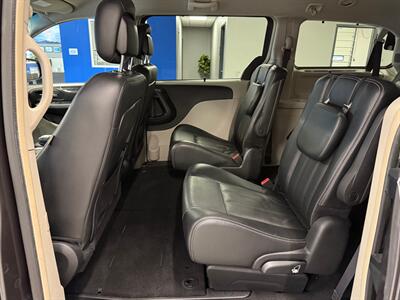 2015 Chrysler Town and Country Touring   - Photo 18 - Grand Rapids, MI 49504