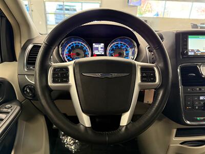 2015 Chrysler Town and Country Touring   - Photo 29 - Grand Rapids, MI 49504