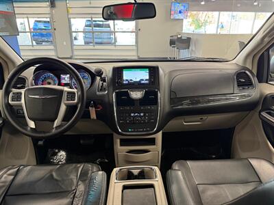 2015 Chrysler Town and Country Touring   - Photo 31 - Grand Rapids, MI 49504