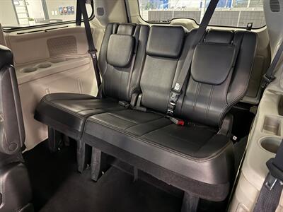 2015 Chrysler Town and Country Touring   - Photo 19 - Grand Rapids, MI 49504