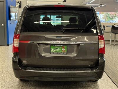 2015 Chrysler Town and Country Touring   - Photo 6 - Grand Rapids, MI 49504