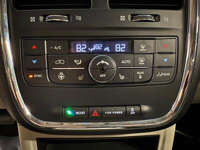 2015 Chrysler Town and Country Touring   - Photo 22 - Grand Rapids, MI 49504