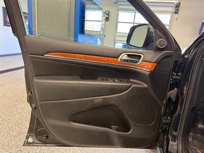 2012 Jeep Grand Cherokee Overland - Photo 23 - Grand Rapids, MI 49504