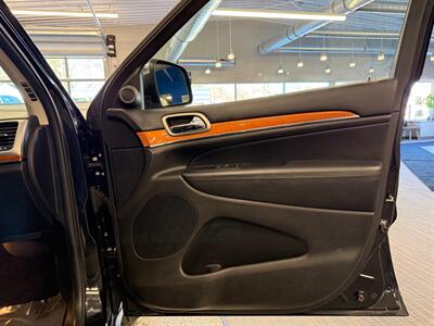 2012 Jeep Grand Cherokee Overland - Photo 15 - Grand Rapids, MI 49504