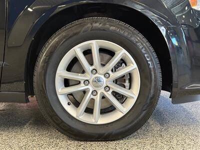 2014 Dodge Grand Caravan SXT - Photo 9 - Grand Rapids, MI 49504