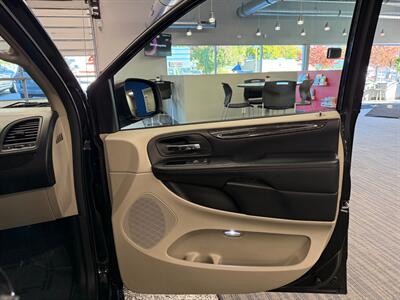 2014 Dodge Grand Caravan SXT - Photo 11 - Grand Rapids, MI 49504