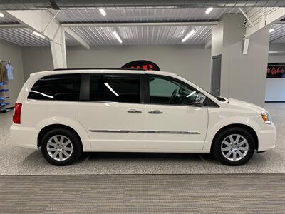 2012 Chrysler Town and Country Touring-L   - Photo 9 - Grand Rapids, MI 49504