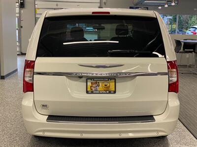 2012 Chrysler Town and Country Touring-L   - Photo 7 - Grand Rapids, MI 49504