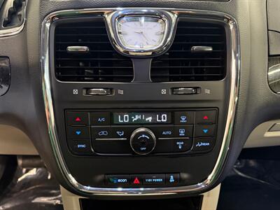 2016 Chrysler Town and Country Touring   - Photo 24 - Grand Rapids, MI 49504