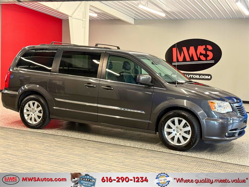 2016 Chrysler Town and Country Touring  