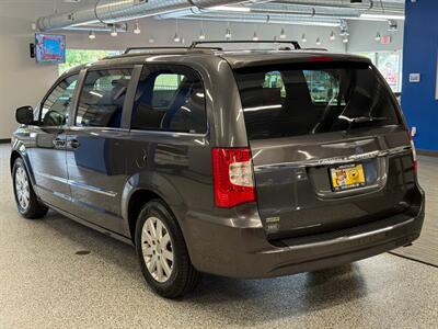 2016 Chrysler Town and Country Touring   - Photo 16 - Grand Rapids, MI 49504