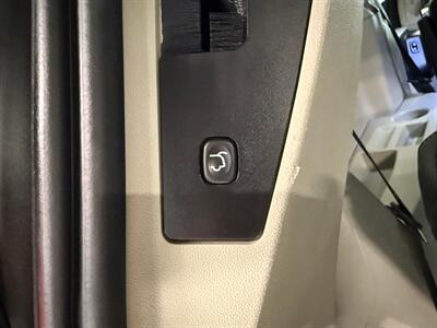 2016 Chrysler Town and Country Touring   - Photo 12 - Grand Rapids, MI 49504