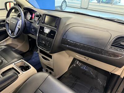 2016 Chrysler Town and Country Touring   - Photo 15 - Grand Rapids, MI 49504