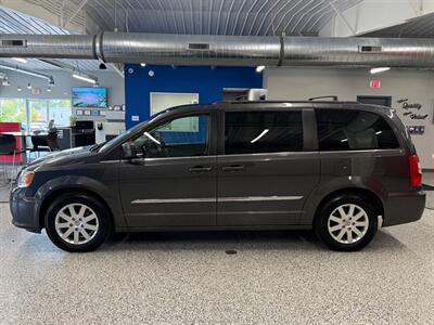 2016 Chrysler Town and Country Touring   - Photo 4 - Grand Rapids, MI 49504
