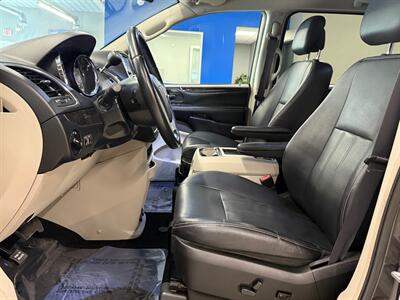 2016 Chrysler Town and Country Touring   - Photo 5 - Grand Rapids, MI 49504