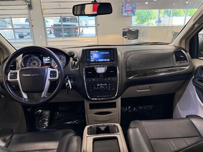 2016 Chrysler Town and Country Touring   - Photo 29 - Grand Rapids, MI 49504