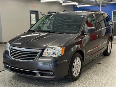 2016 Chrysler Town and Country Touring   - Photo 3 - Grand Rapids, MI 49504