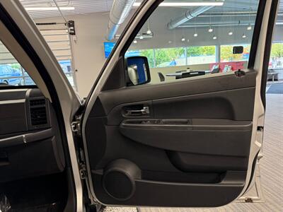 2011 Jeep Liberty Sport   - Photo 11 - Grand Rapids, MI 49504