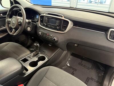 2016 Kia Sorento LX   - Photo 10 - Grand Rapids, MI 49504