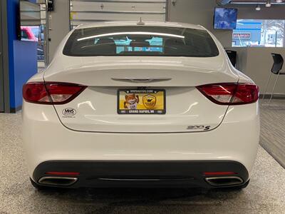 2015 Chrysler 200 S   - Photo 6 - Grand Rapids, MI 49504