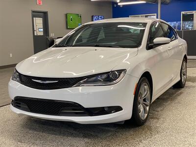 2015 Chrysler 200 S   - Photo 3 - Grand Rapids, MI 49504